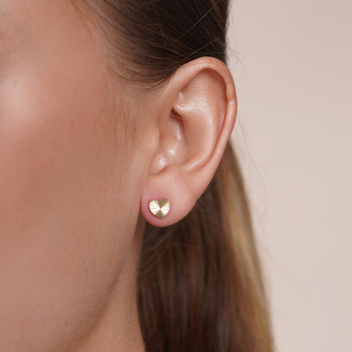 14 Karat Yellow Gold Diamond Cut Iridescent Heart Earrings - 14KE0024