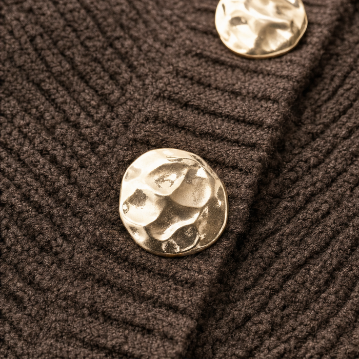 Veloura – Contrasting Hardware V-Neck Knit Cardigan